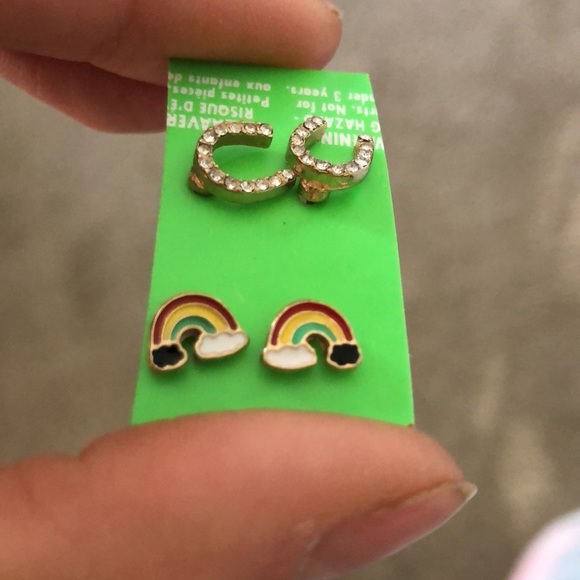 Dainty earring studs rainbow and lucky horseshoe- set of 2 - Picture 4 of 4